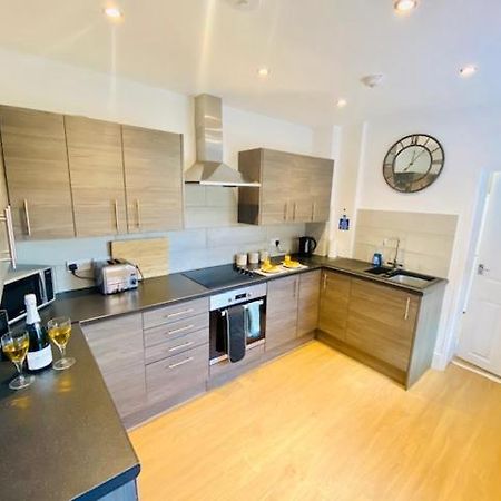Cannock House ~ 4 Bedrooms All With Ensuite. Ръджли Екстериор снимка