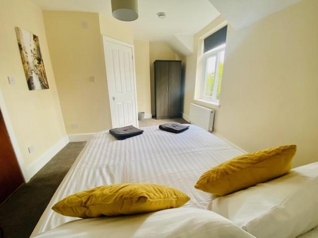 Cannock House ~ 4 Bedrooms All With Ensuite. Ръджли Екстериор снимка