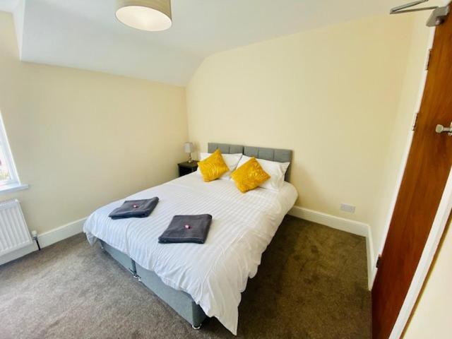 Cannock House ~ 4 Bedrooms All With Ensuite. Ръджли Екстериор снимка