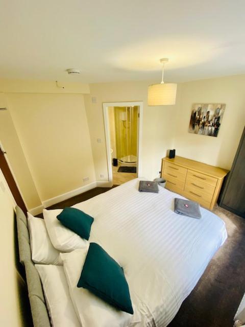 Cannock House ~ 4 Bedrooms All With Ensuite. Ръджли Екстериор снимка