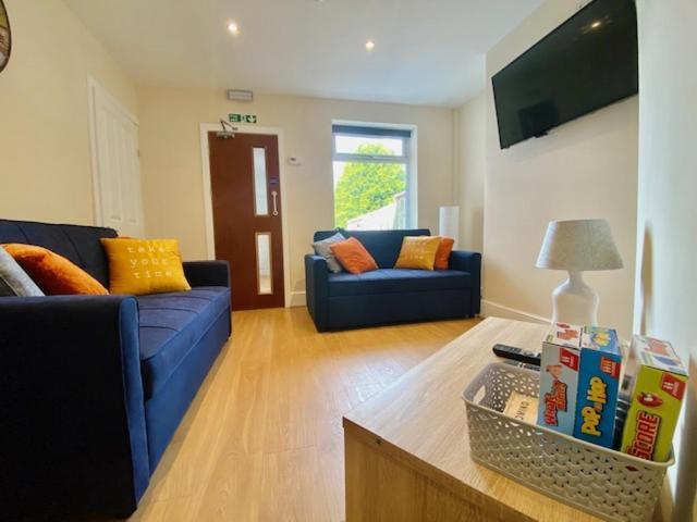 Cannock House ~ 4 Bedrooms All With Ensuite. Ръджли Екстериор снимка
