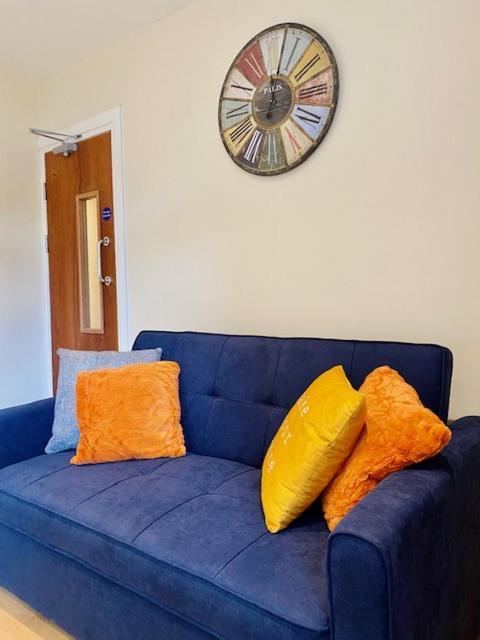 Cannock House ~ 4 Bedrooms All With Ensuite. Ръджли Екстериор снимка