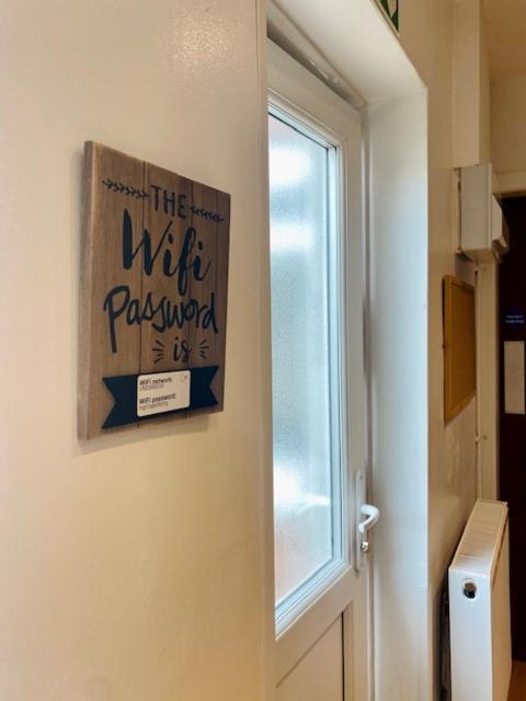 Cannock House ~ 4 Bedrooms All With Ensuite. Ръджли Екстериор снимка