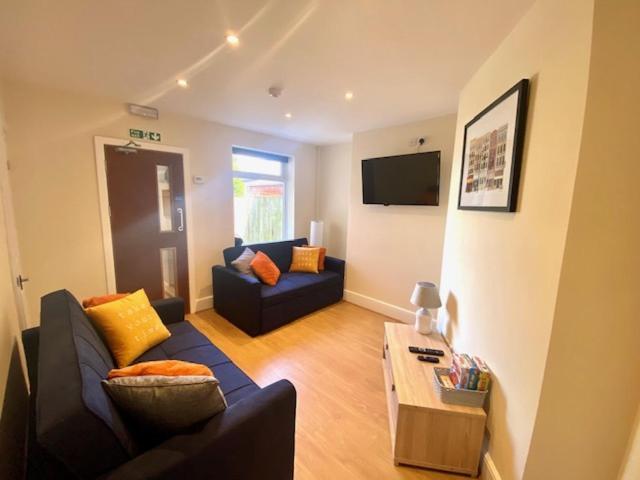 Cannock House ~ 4 Bedrooms All With Ensuite. Ръджли Екстериор снимка