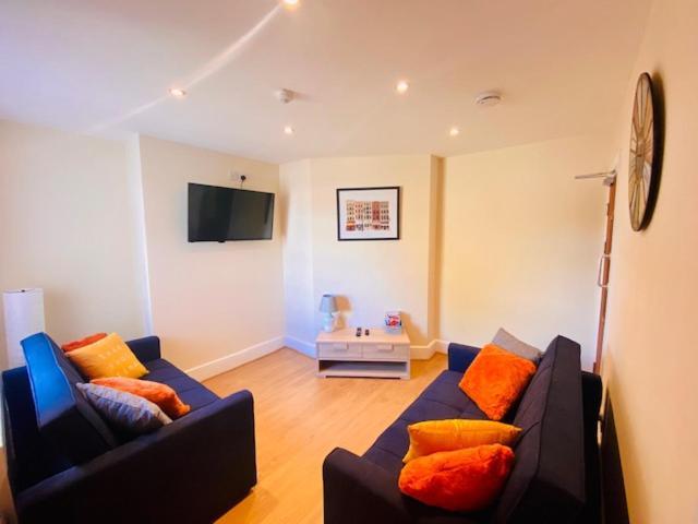 Cannock House ~ 4 Bedrooms All With Ensuite. Ръджли Екстериор снимка