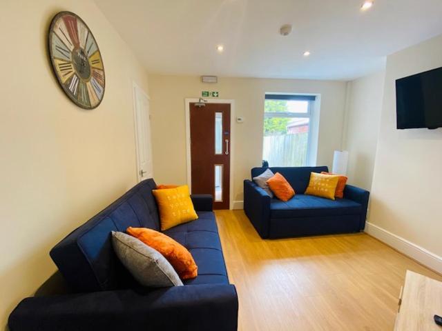 Cannock House ~ 4 Bedrooms All With Ensuite. Ръджли Екстериор снимка