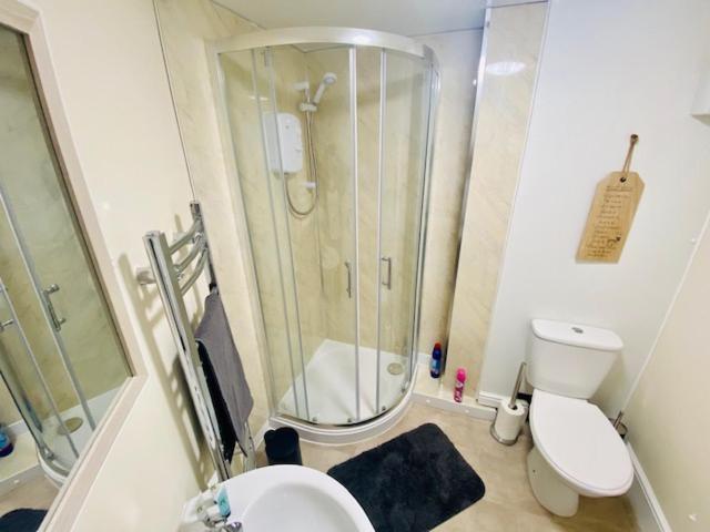 Cannock House ~ 4 Bedrooms All With Ensuite. Ръджли Екстериор снимка