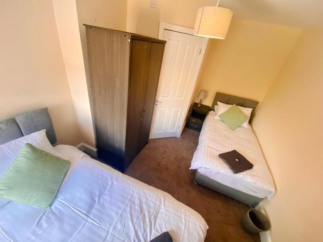 Cannock House ~ 4 Bedrooms All With Ensuite. Ръджли Екстериор снимка